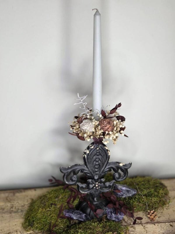 Witching Hour:  Kandelaar met Waxbloemen