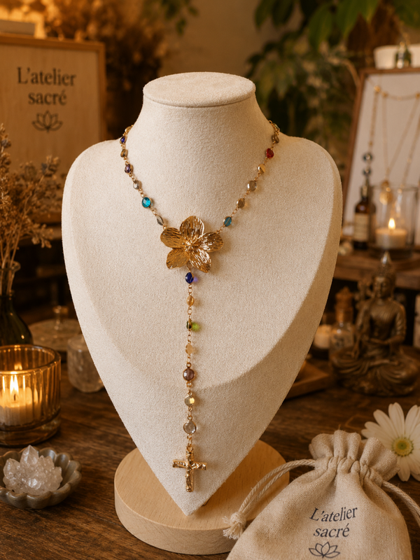 Collier style chapelet en strass colorées et fleur