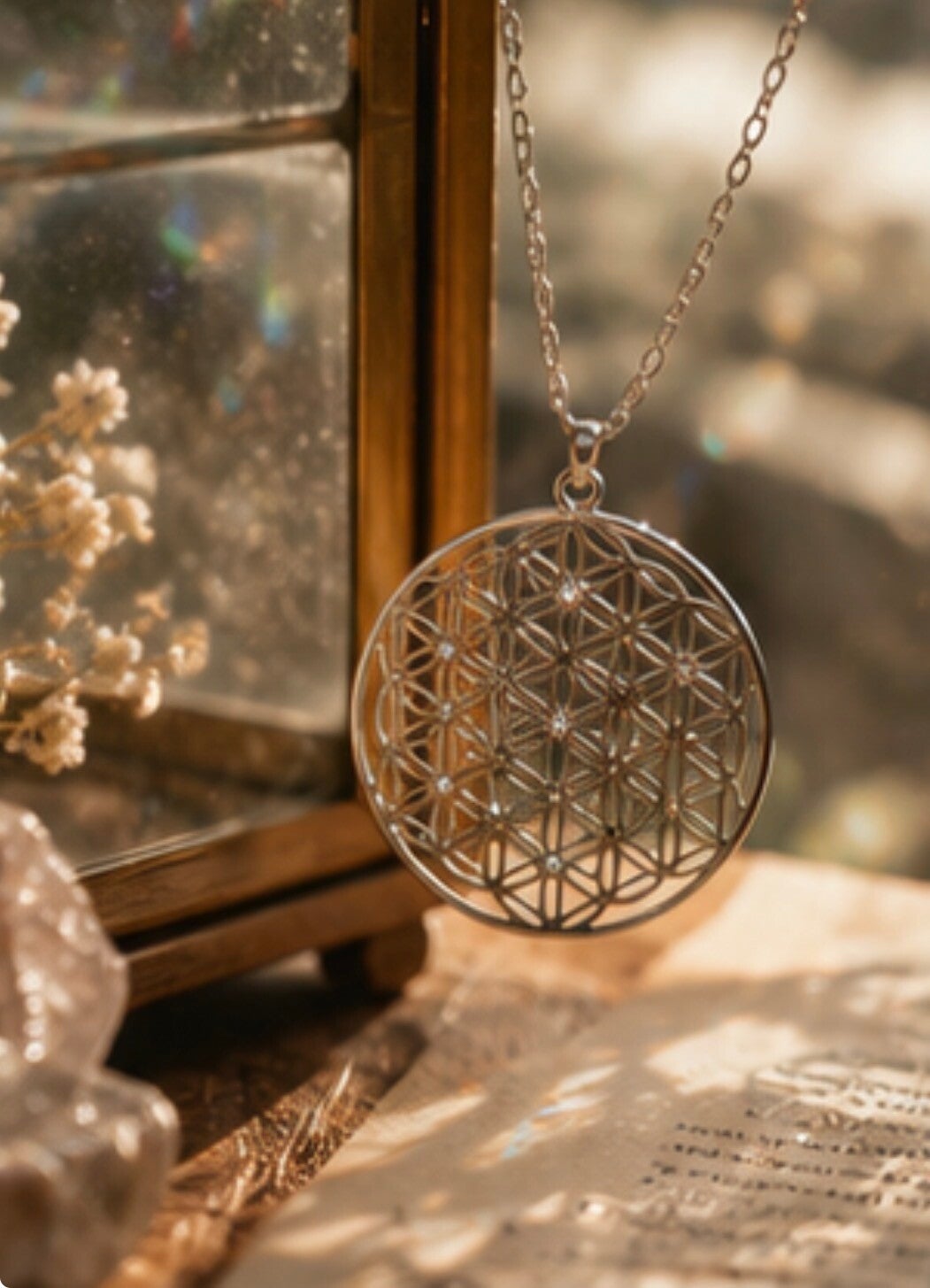 Collier argenté fleur de Vie et strass brillant
