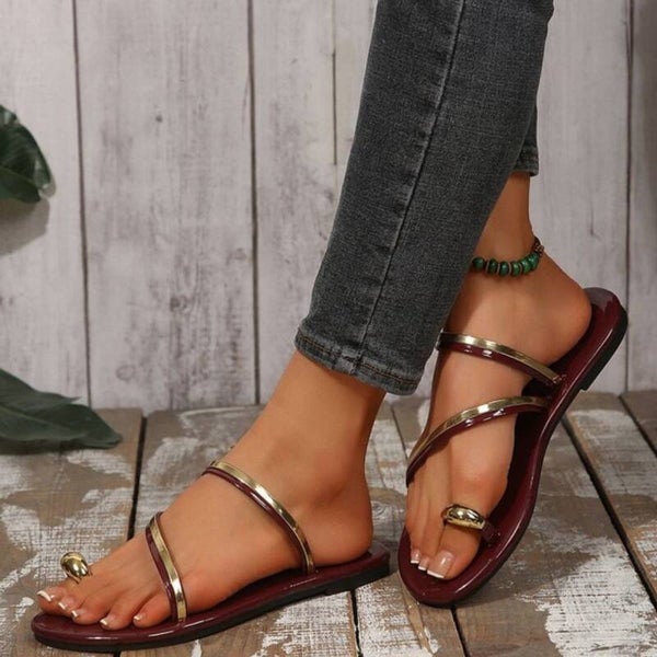 Chic Leather Toe Loop Sandal – True to Size