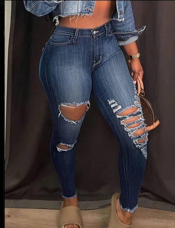 Chic Distressed Skinny Jeans