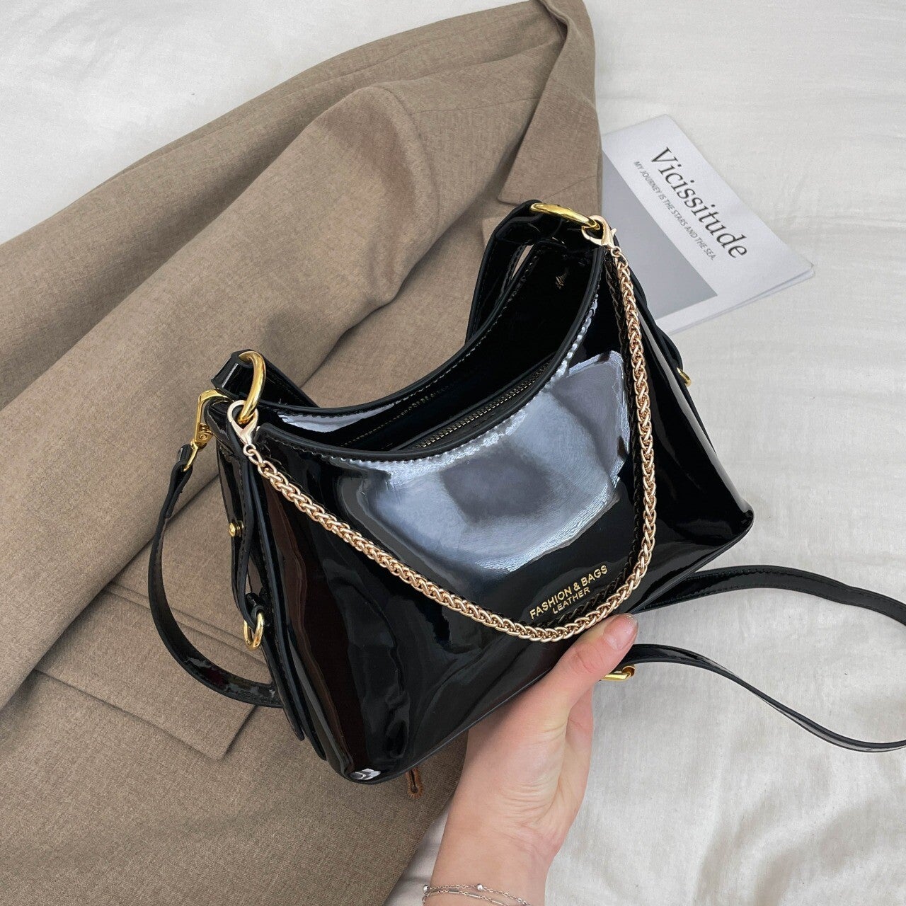 City Luxe Chain-Strap Mini Shoulder Bag – by Yeppi