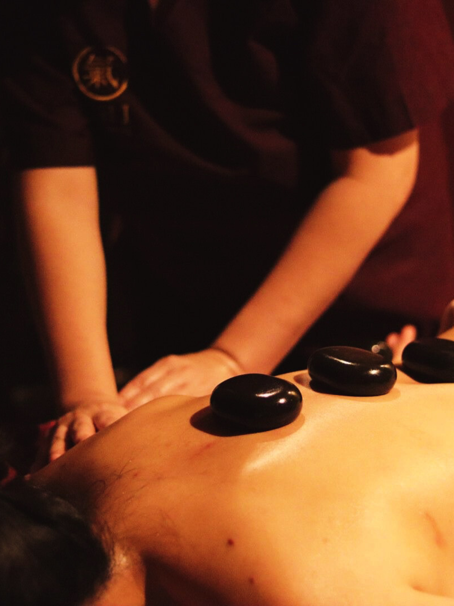 Syvärentouttavaa Kuumakivihierontaa Helsingissä