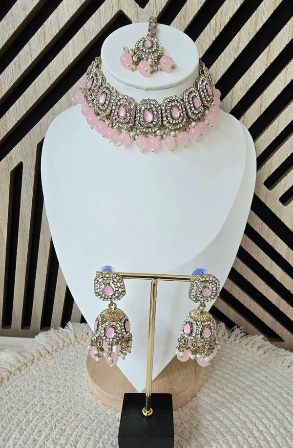 Yadavi set