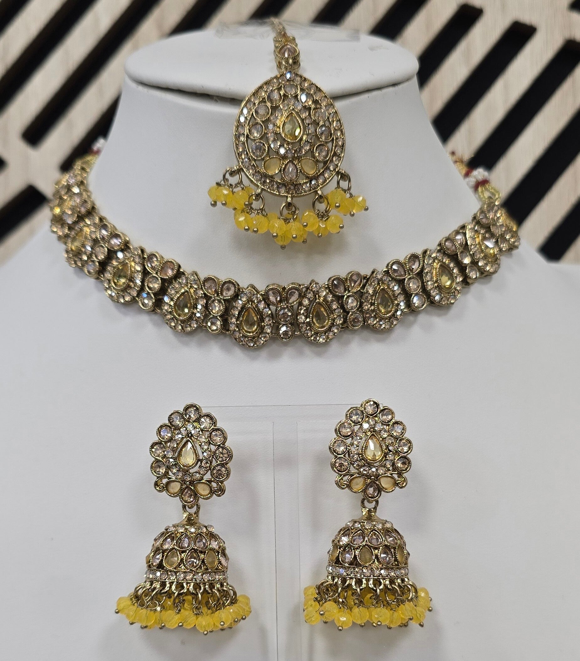Choker set Diyara Geel