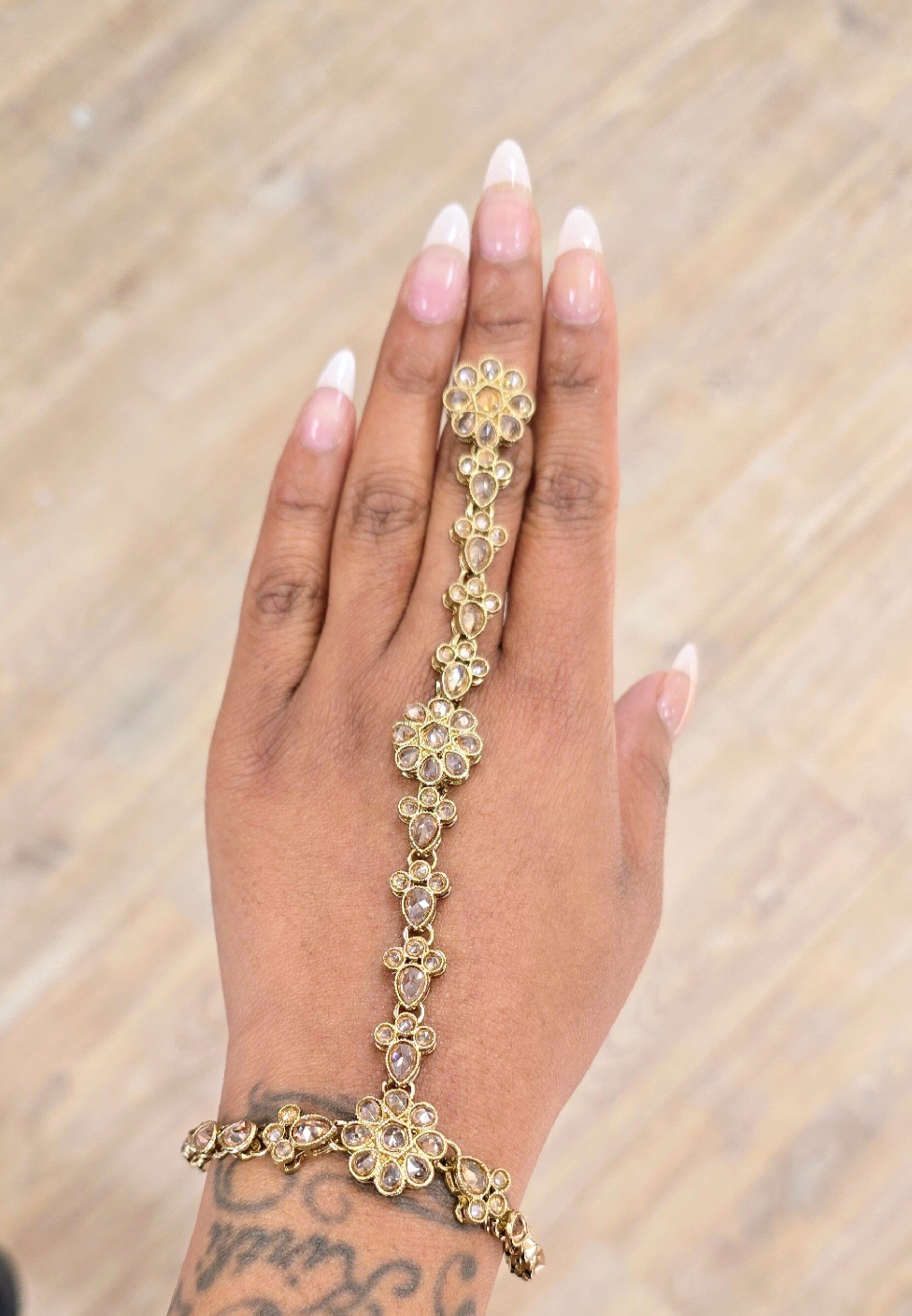 Handchain Mayra