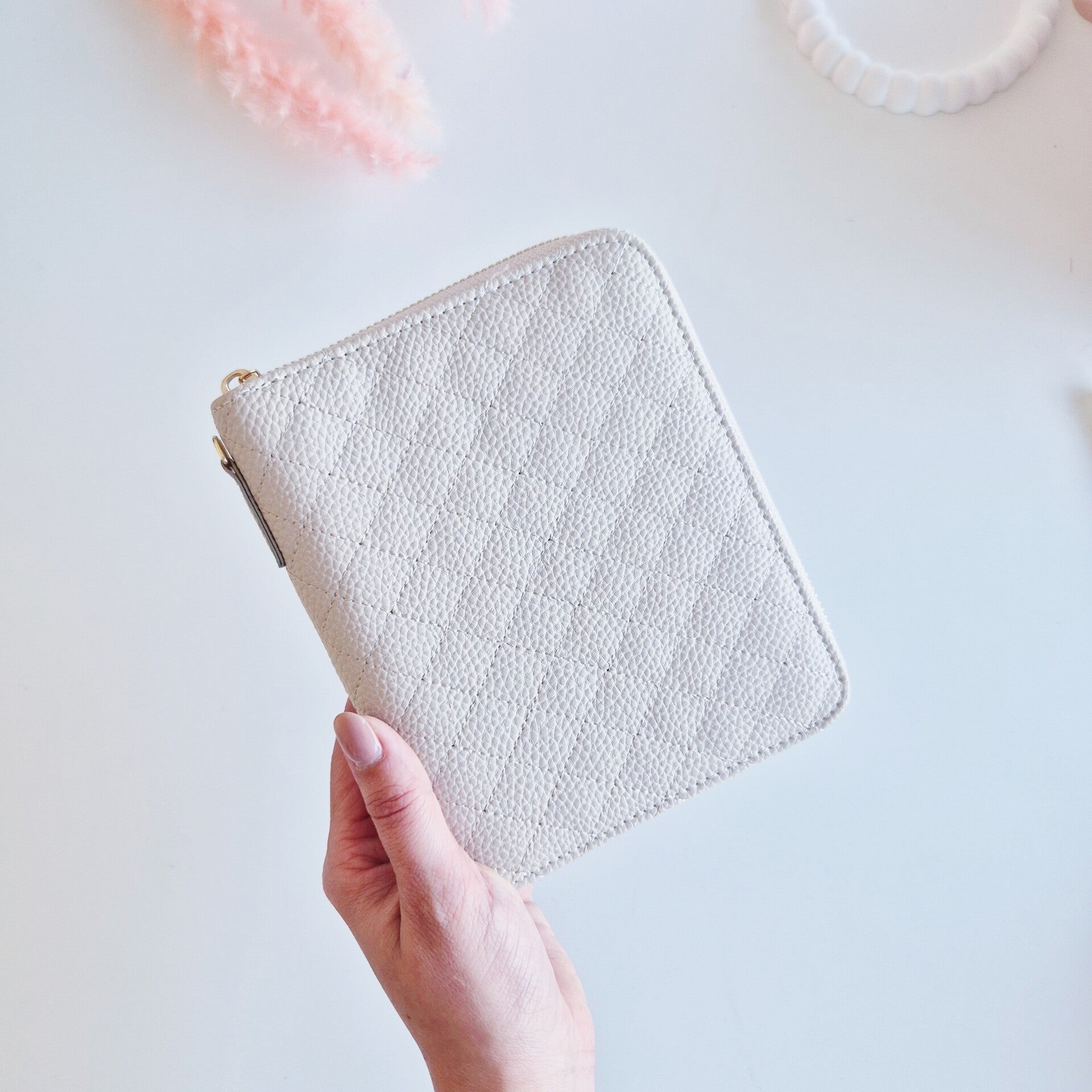 Deluxe Quilted Pebble Binder - Zipper - Beige A7