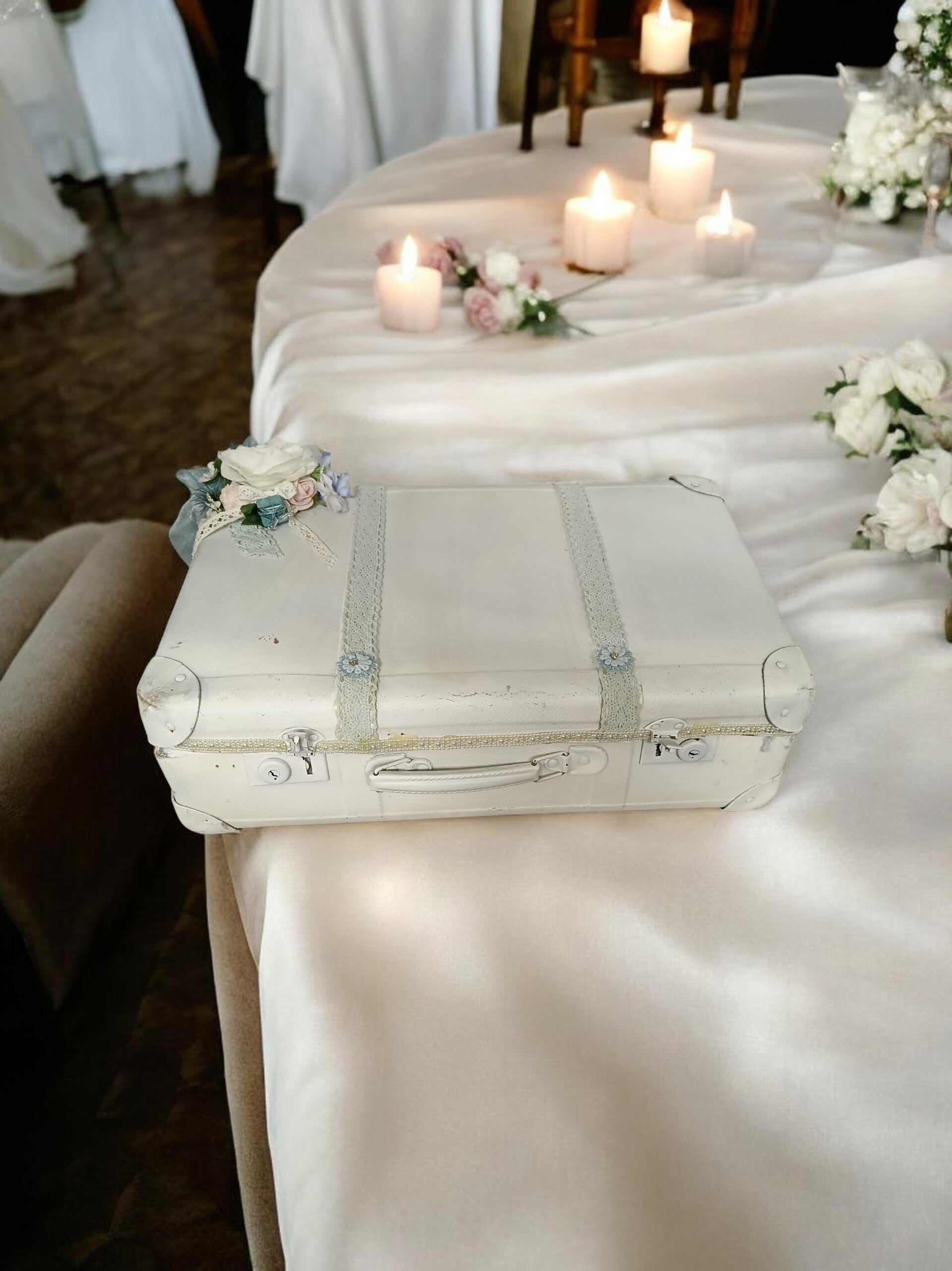Vieille valise blanc/jute