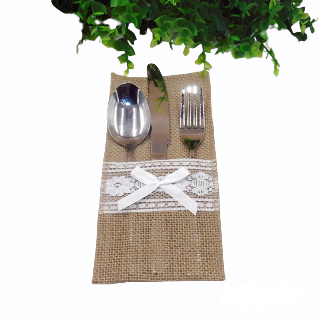 Pochette à couverts en jute et dentelle