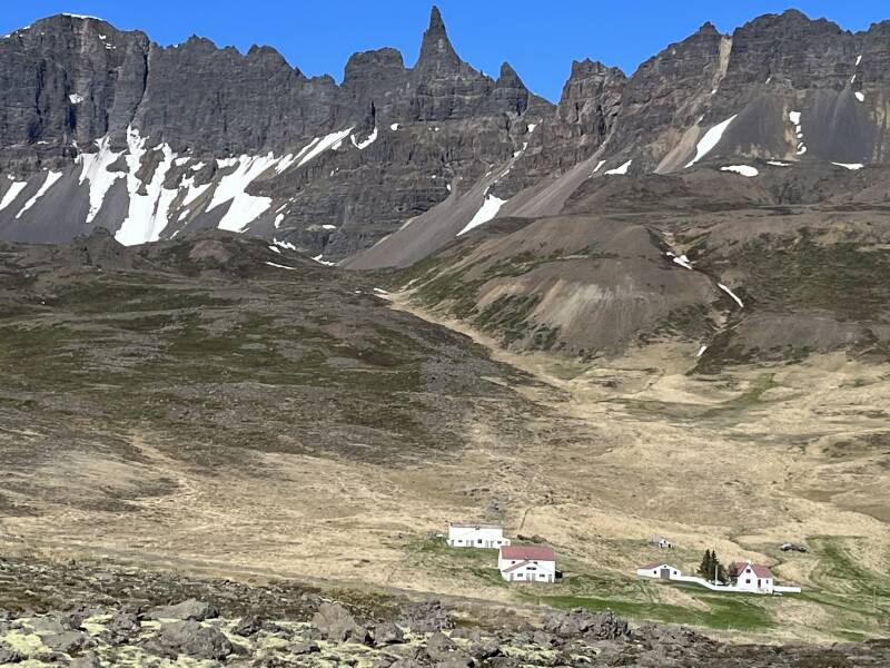 small-house-iceland-standard-xhyd4b.jpg