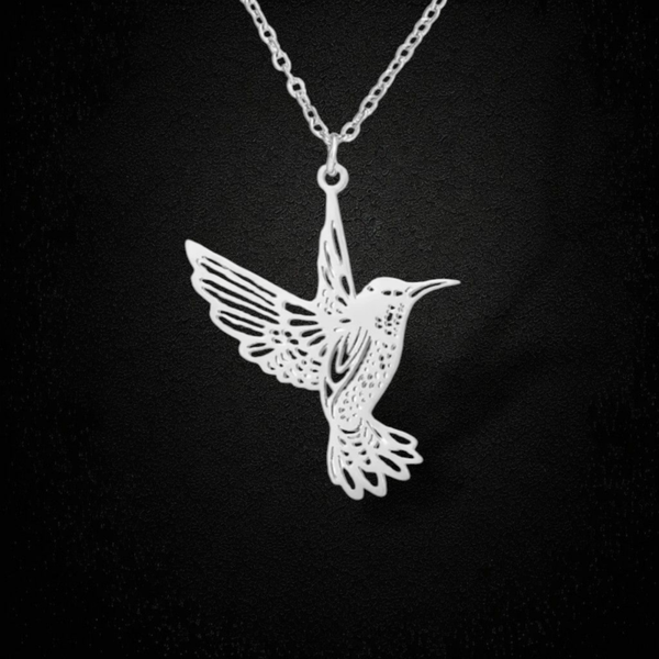325L stainless steel necklace. Hummingbird-shaped pendant.