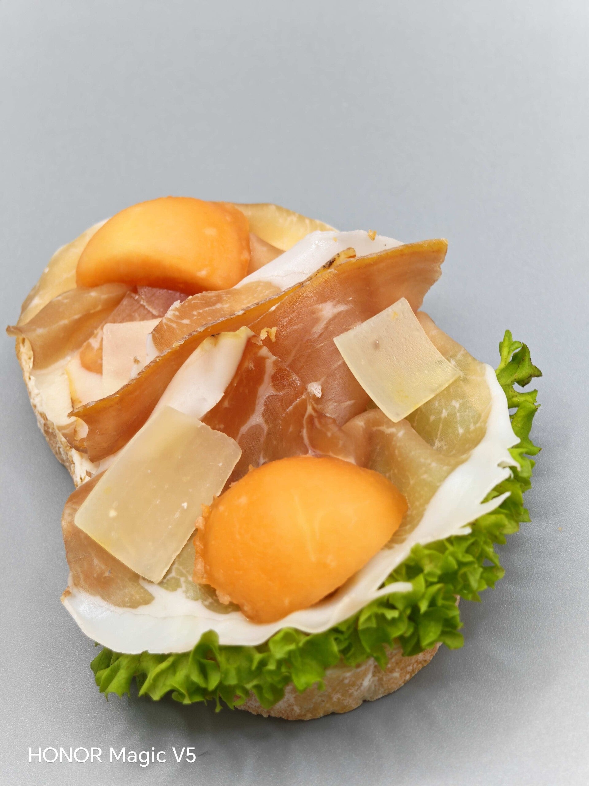 Prosciutto Melone Brötchen