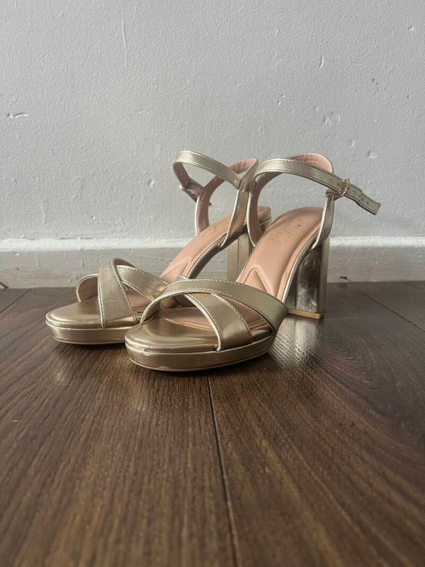 heels (footwear)