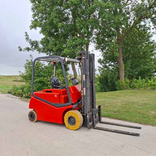 Te koop elektrische heftruck BT 2.5 ton triplomast met geïntegreerde sideshift