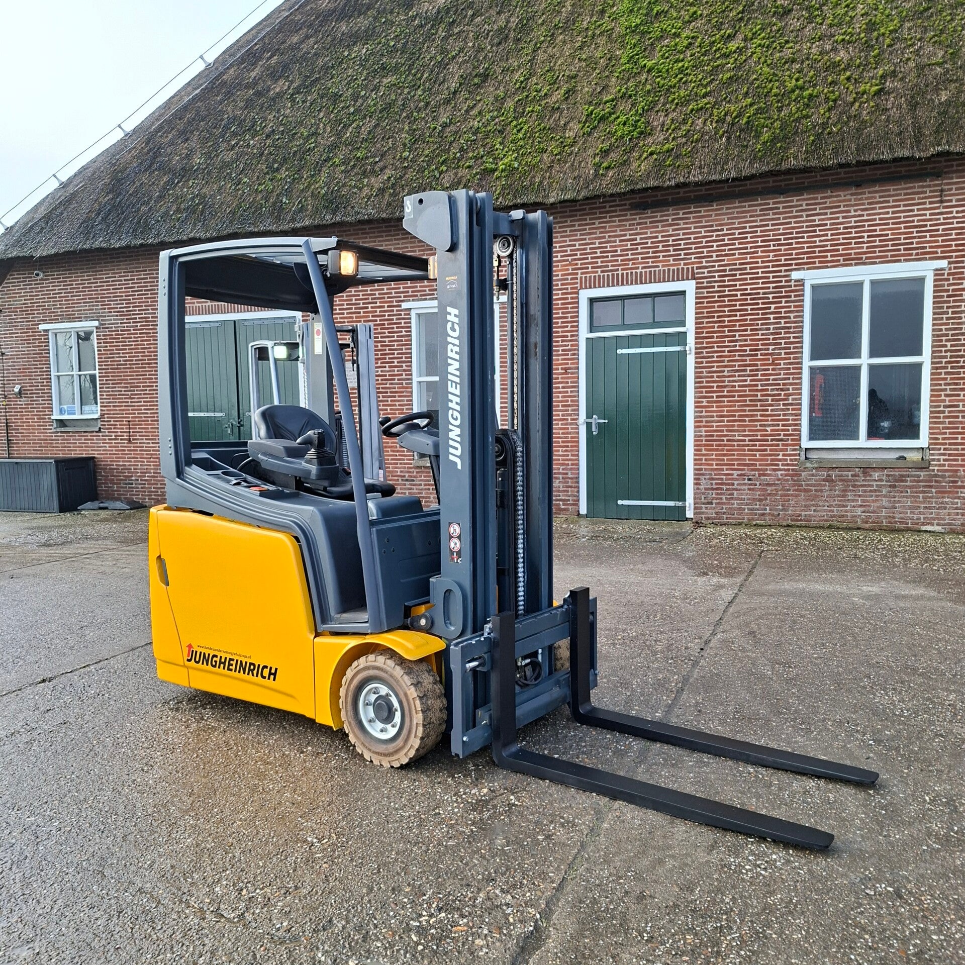 Te koop elektrische heftruck Jungheinrich EFG 216 triplomast freelift containermast sideshift