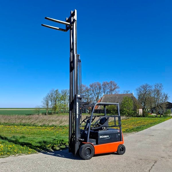 Te koop: zeet nette elektrische heftruck, Doosan 3 ton triplomast sideshift