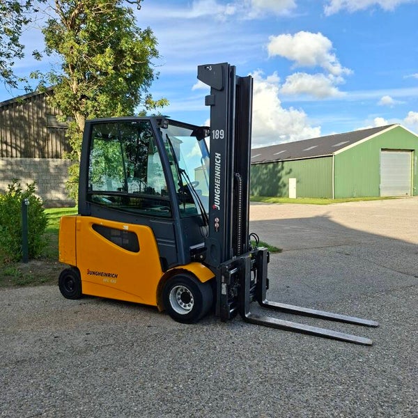 Te koop een zeer nette elektrische heftruck Jungheinrich 3 ton, triplomast, freelift kaup hydraulische sideshift en vorkenversteller  Merk: Jungheinrich  Type: EFG430