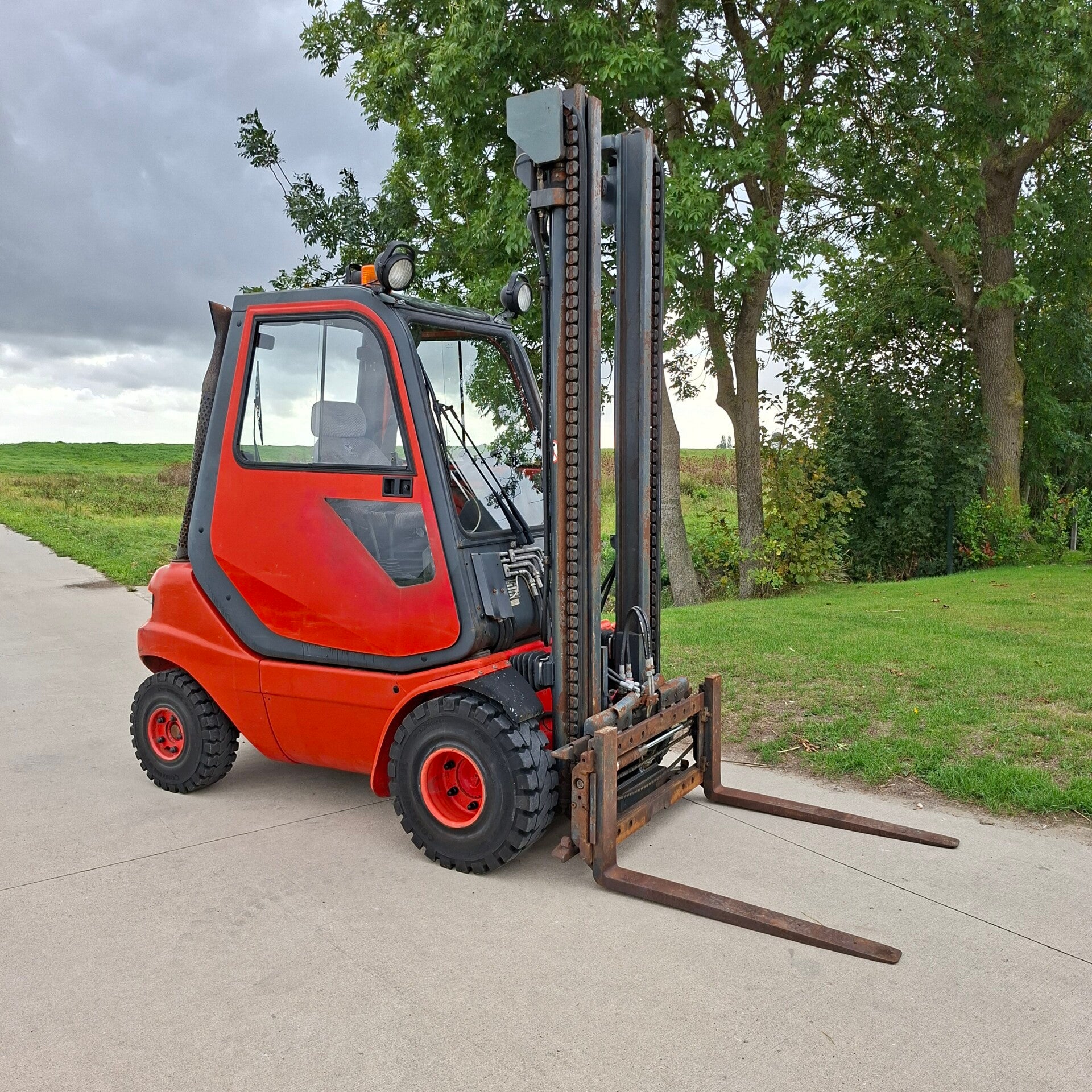 Te koop: Linde H25d diesel met sideshift en hydraulische vorkenversteller