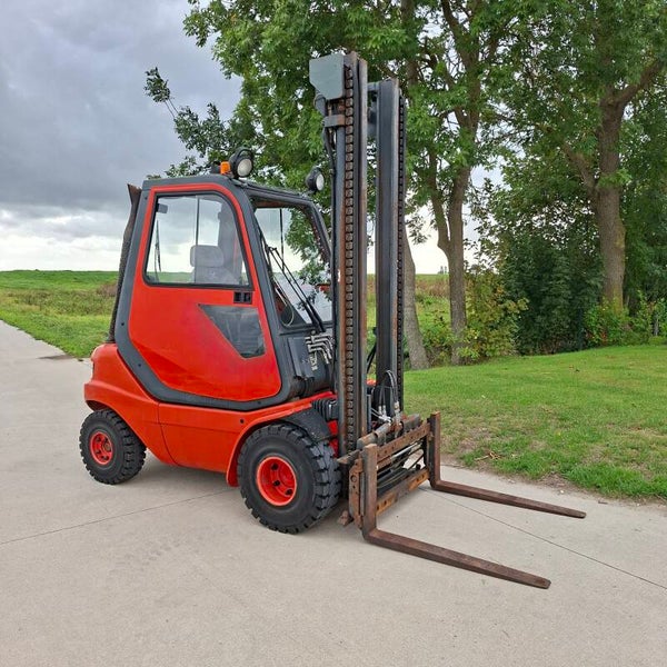Te koop: Linde H25d diesel met sideshift en hydraulische vorkenversteller