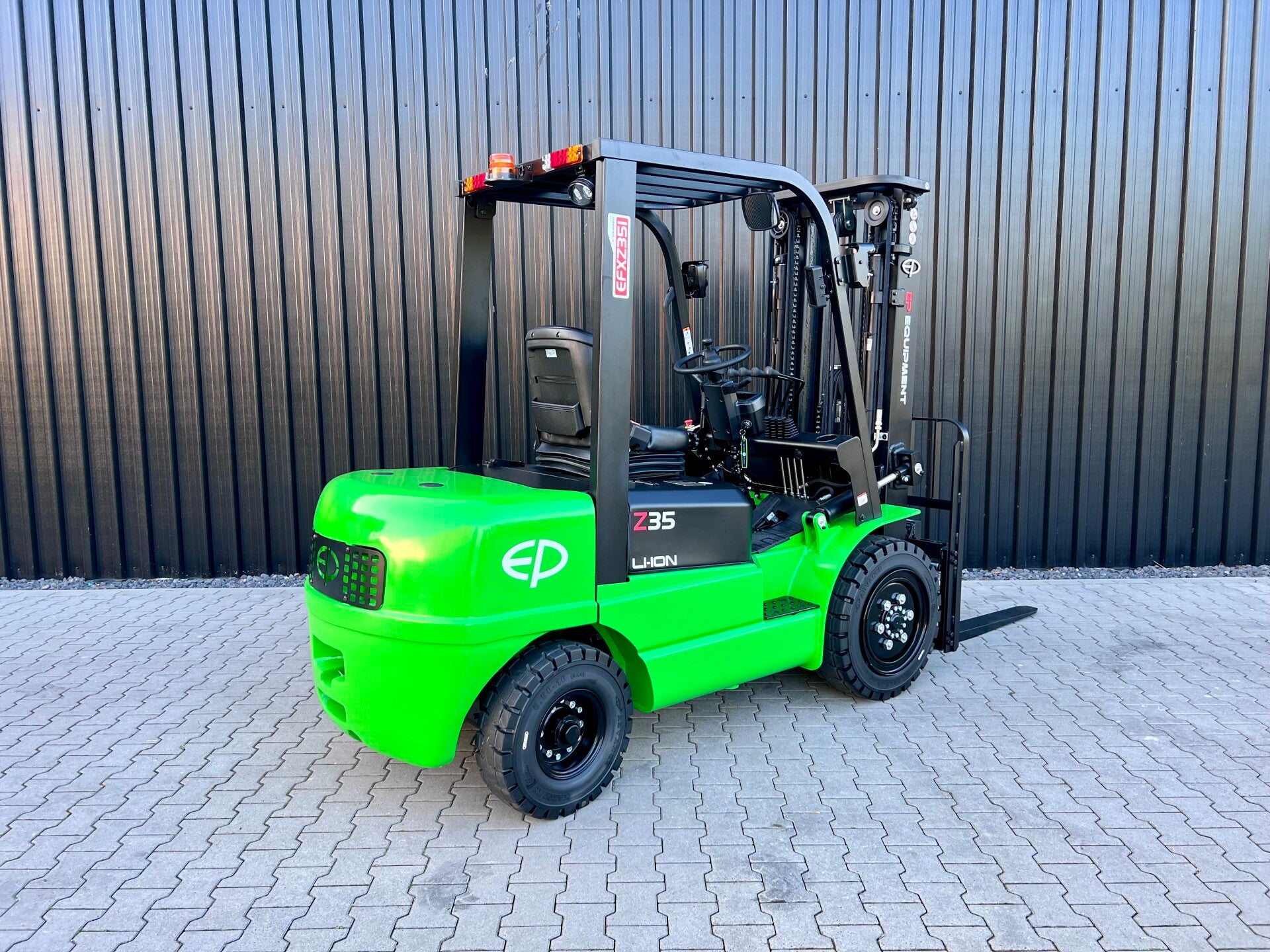 Te koop nieuwe heftruck 2.5 ton EP Green Edition met triplomast sideshift