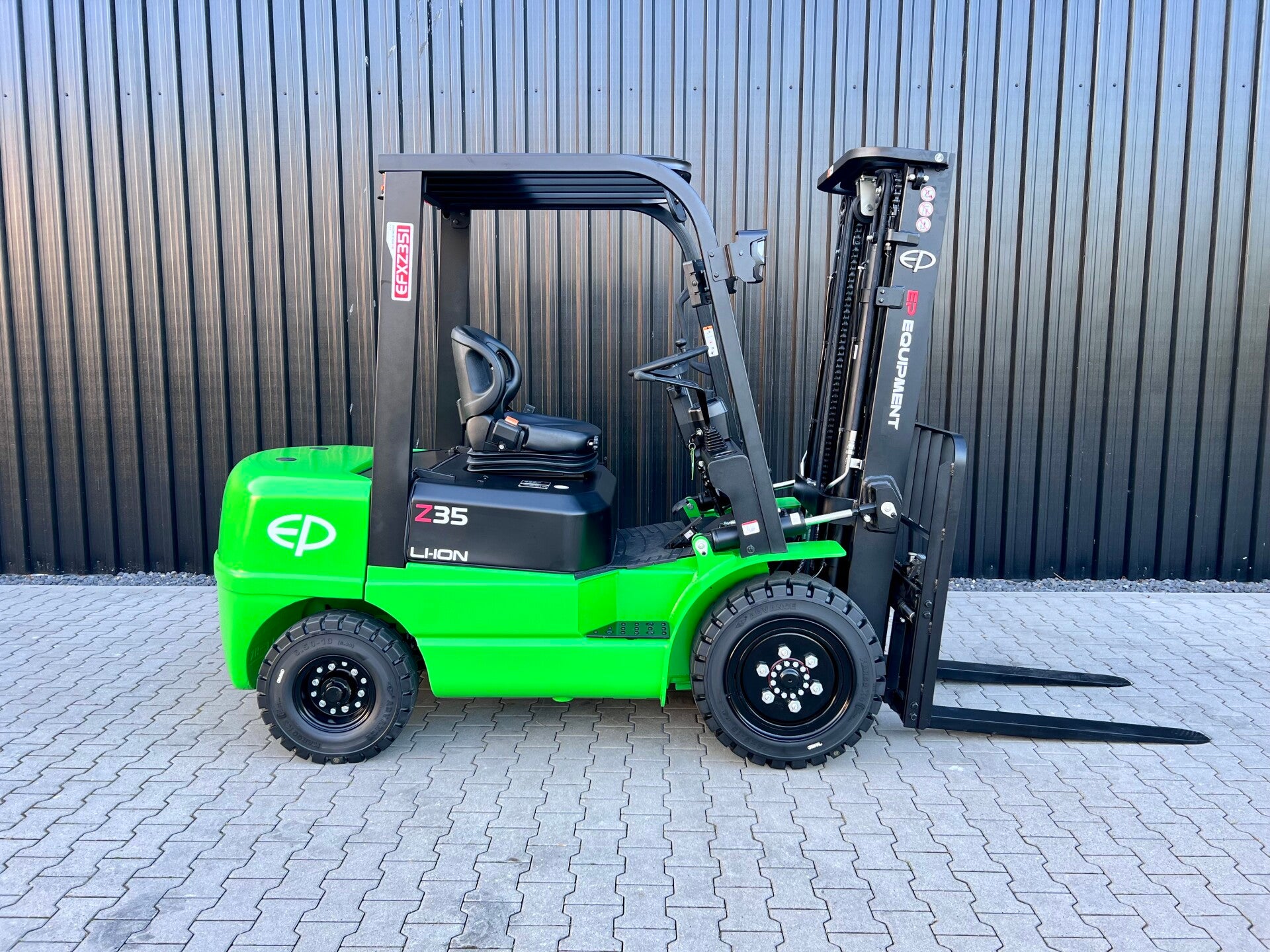 Te koop nieuwe heftruck 2.5 ton EP Green Edition met triplomast sideshift