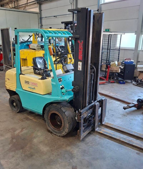 Te koop heftruck 3 Ton triplomast 550 cm sideshift