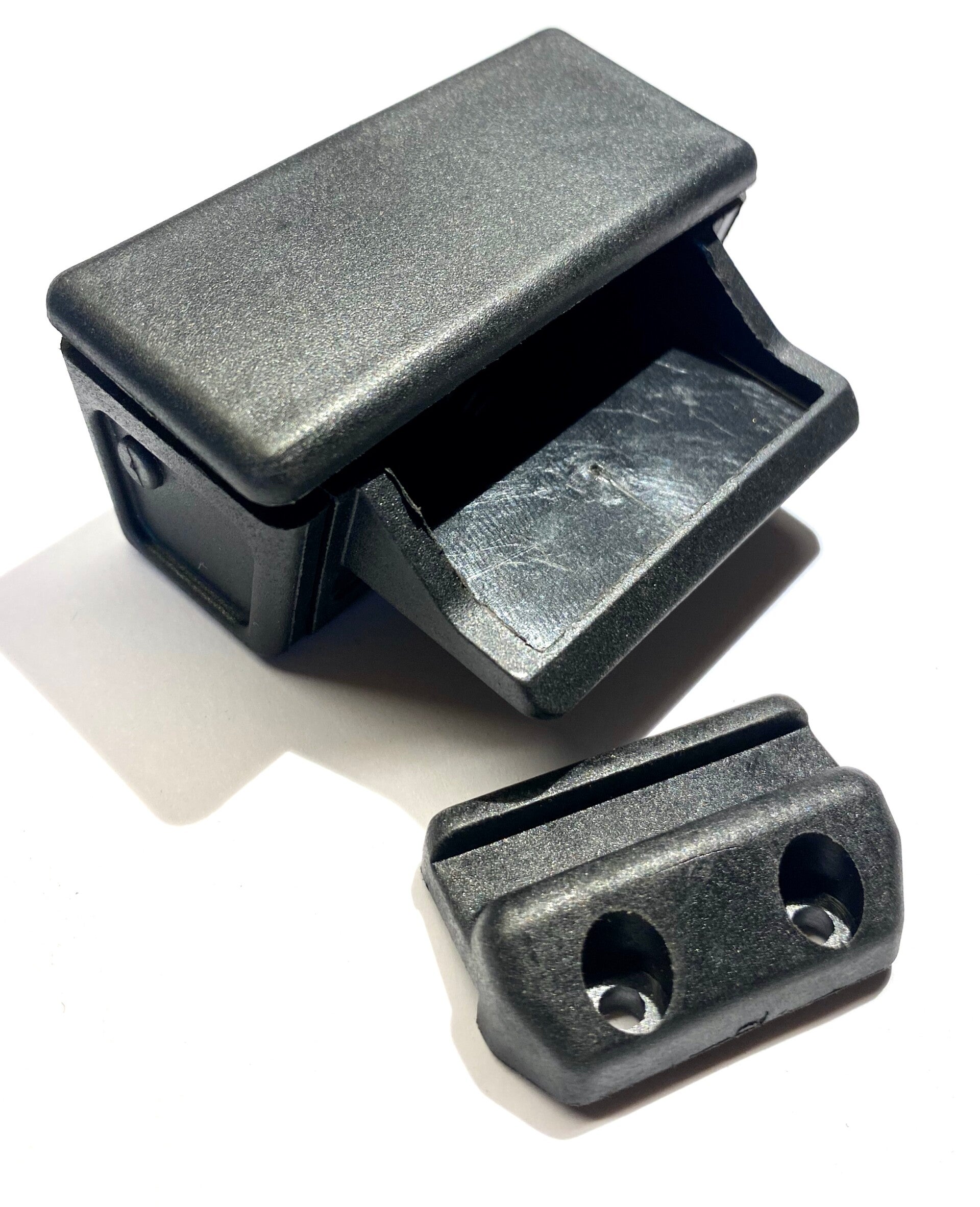 Land Rover Defender Sliding Window Catch – Right Side, 5mm Glass – AEU2806