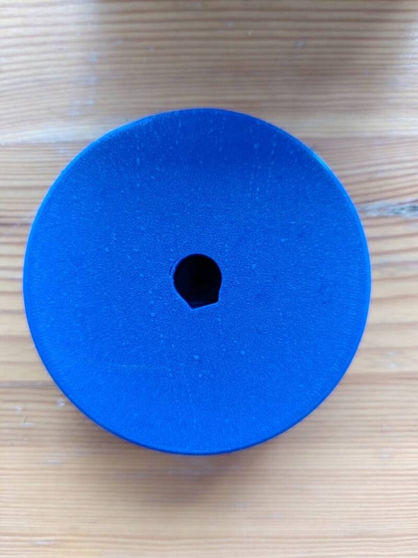 Capot troué