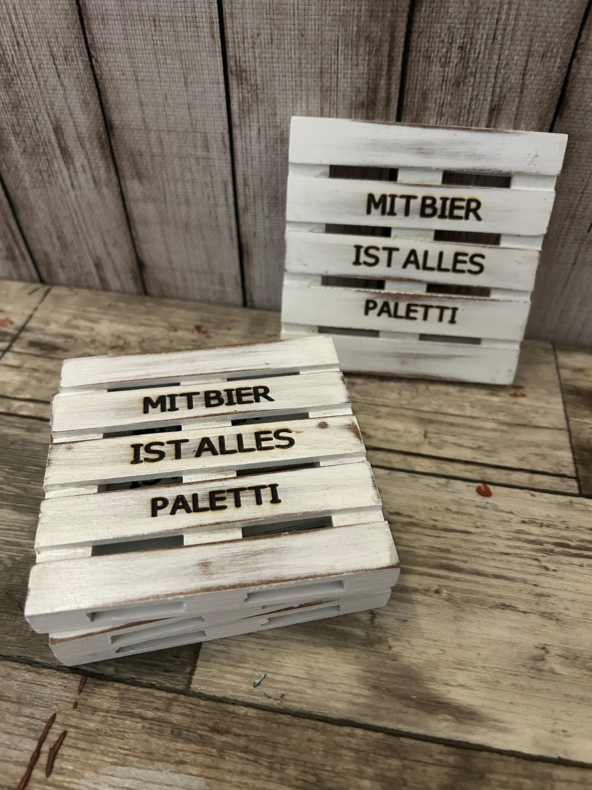 Paletten-Untersetzer aus Holz „Alles paletti“ – verschiedene Varianten
