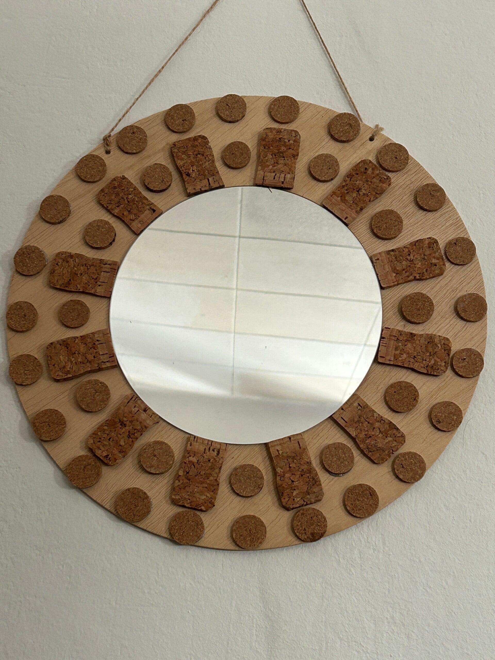 Handgemachter Wandspiegel mit Korkdeko – ca. 35 cm | Einzelstück