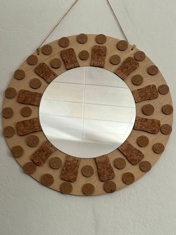 Handgemachter Wandspiegel mit Korkdeko – ca. 35 cm | Einzelstück