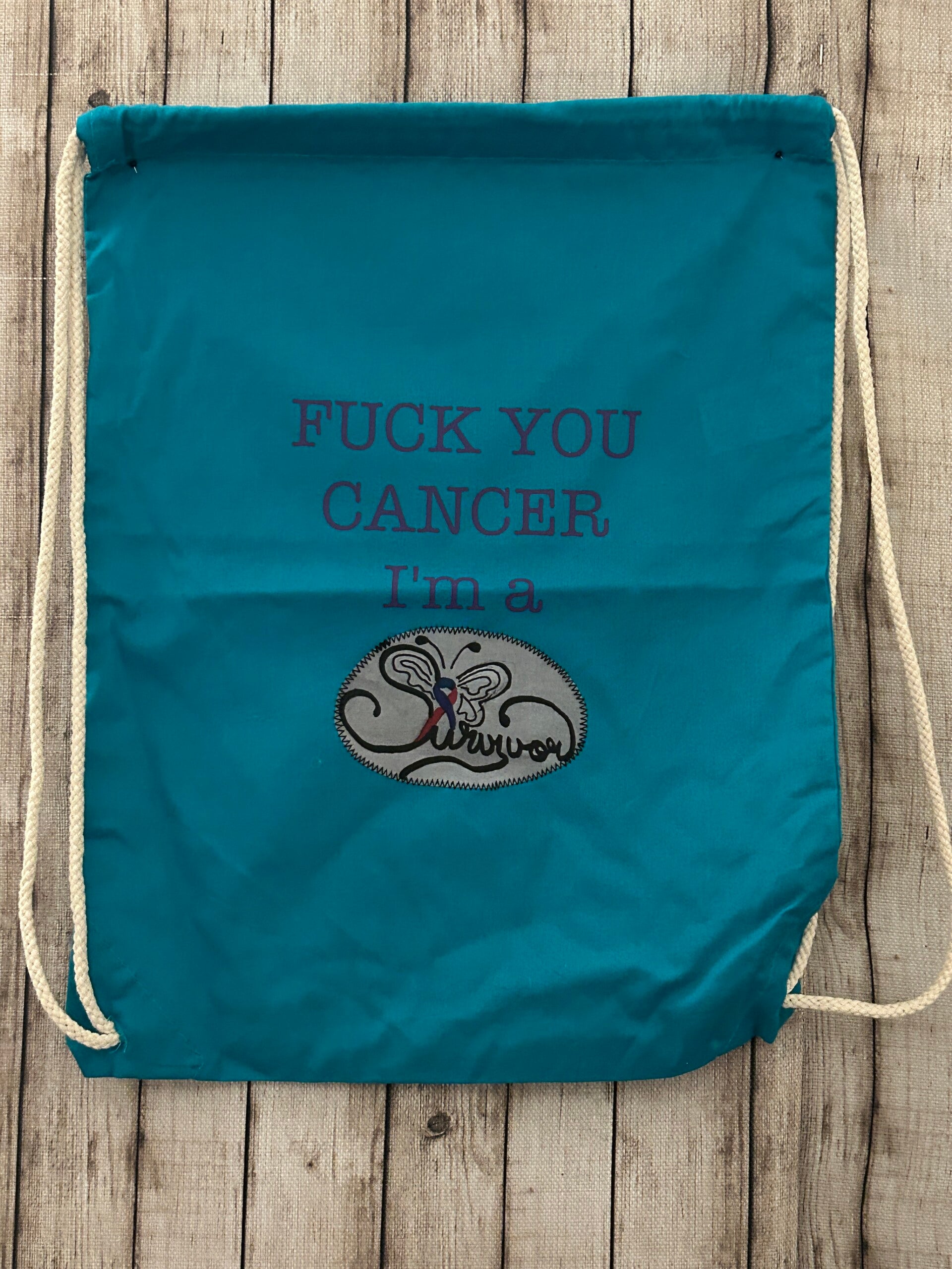 Turnbeutel „Fuck You Cancer – Survivor“ mit Schmetterling – Türkis