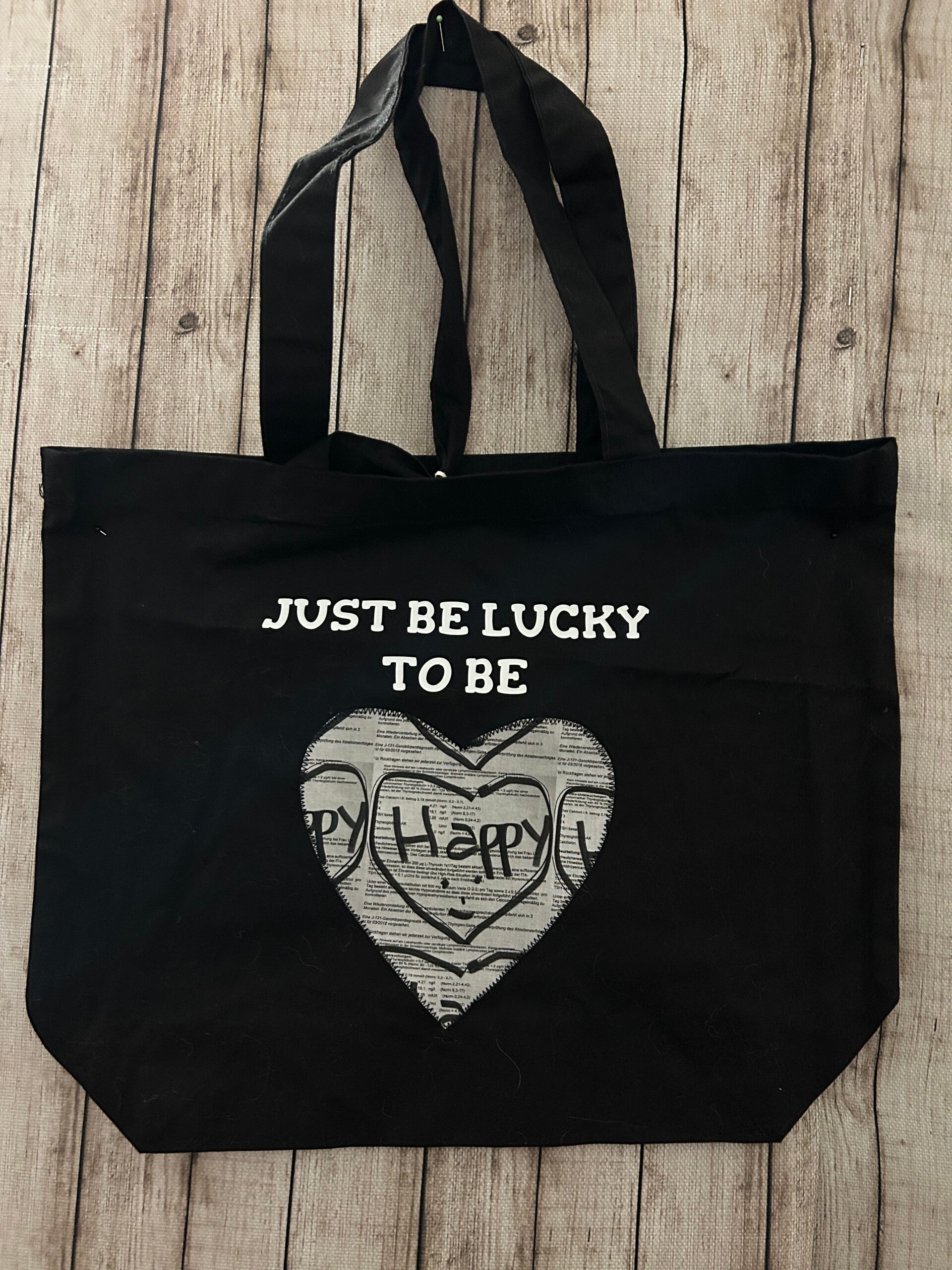Baumwoll-Shopper „Just Be Lucky to Be Happy“ mit Herzmotiv – Schwarz