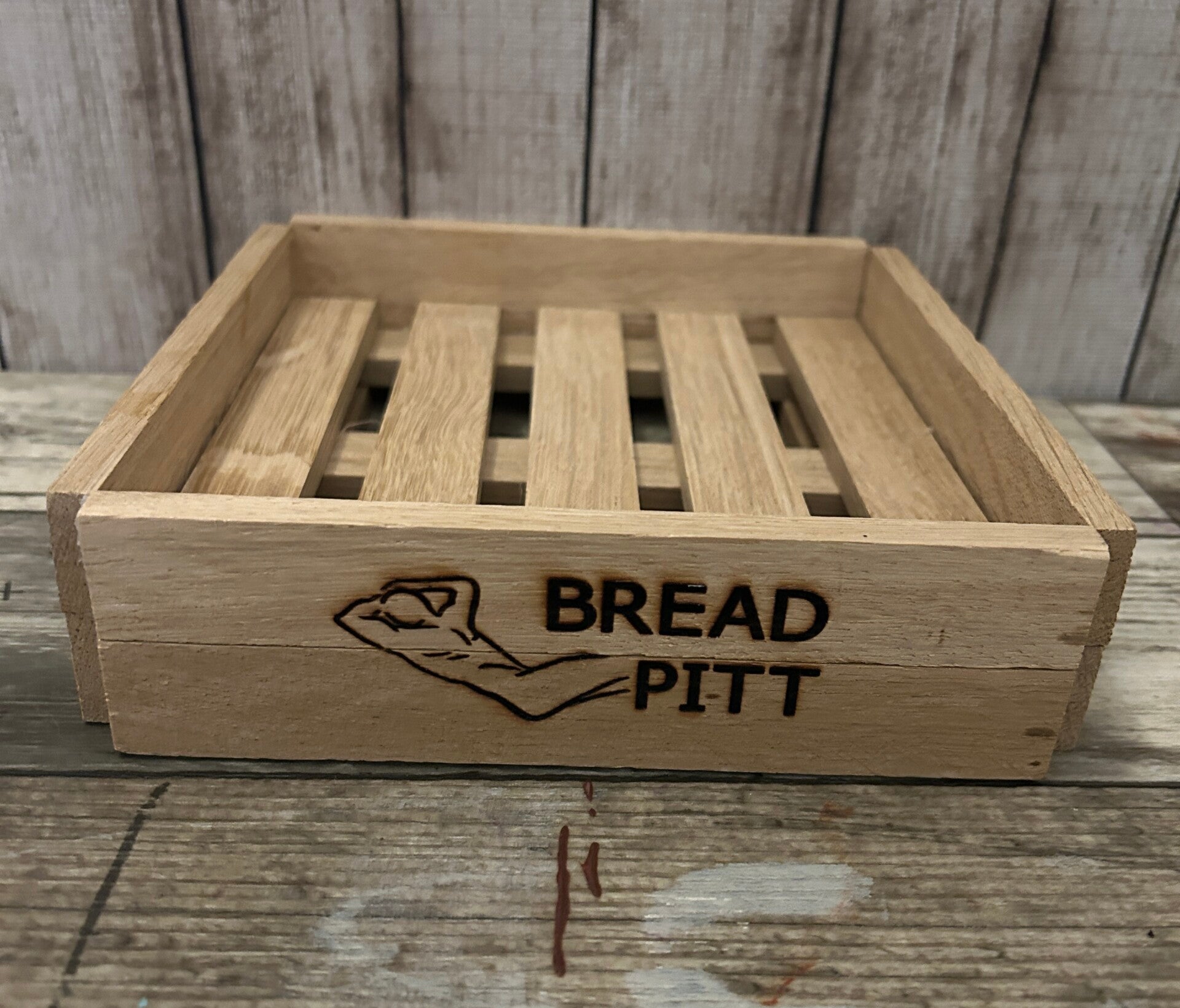 Bread Pitt – Brotkorbständer aus Holz