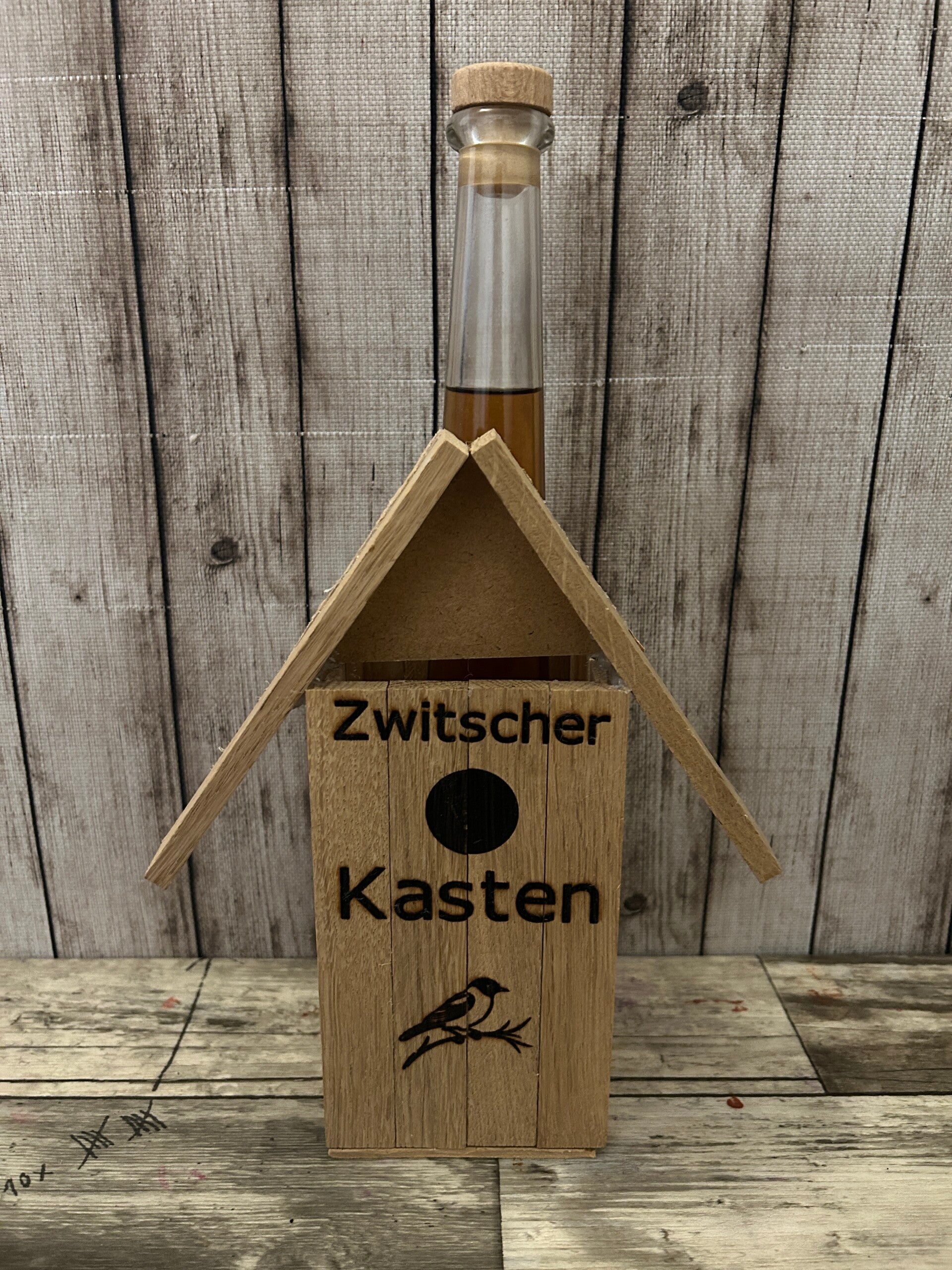 Zwitscherkasten – origineller Schnapsflaschenhalter aus Holz