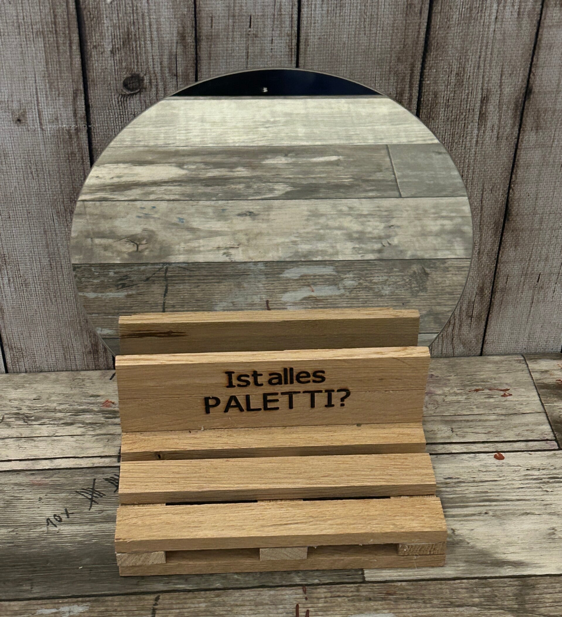 Dekospiegel „Ist alles paletti?“ – Spiegel mit Holzpalette