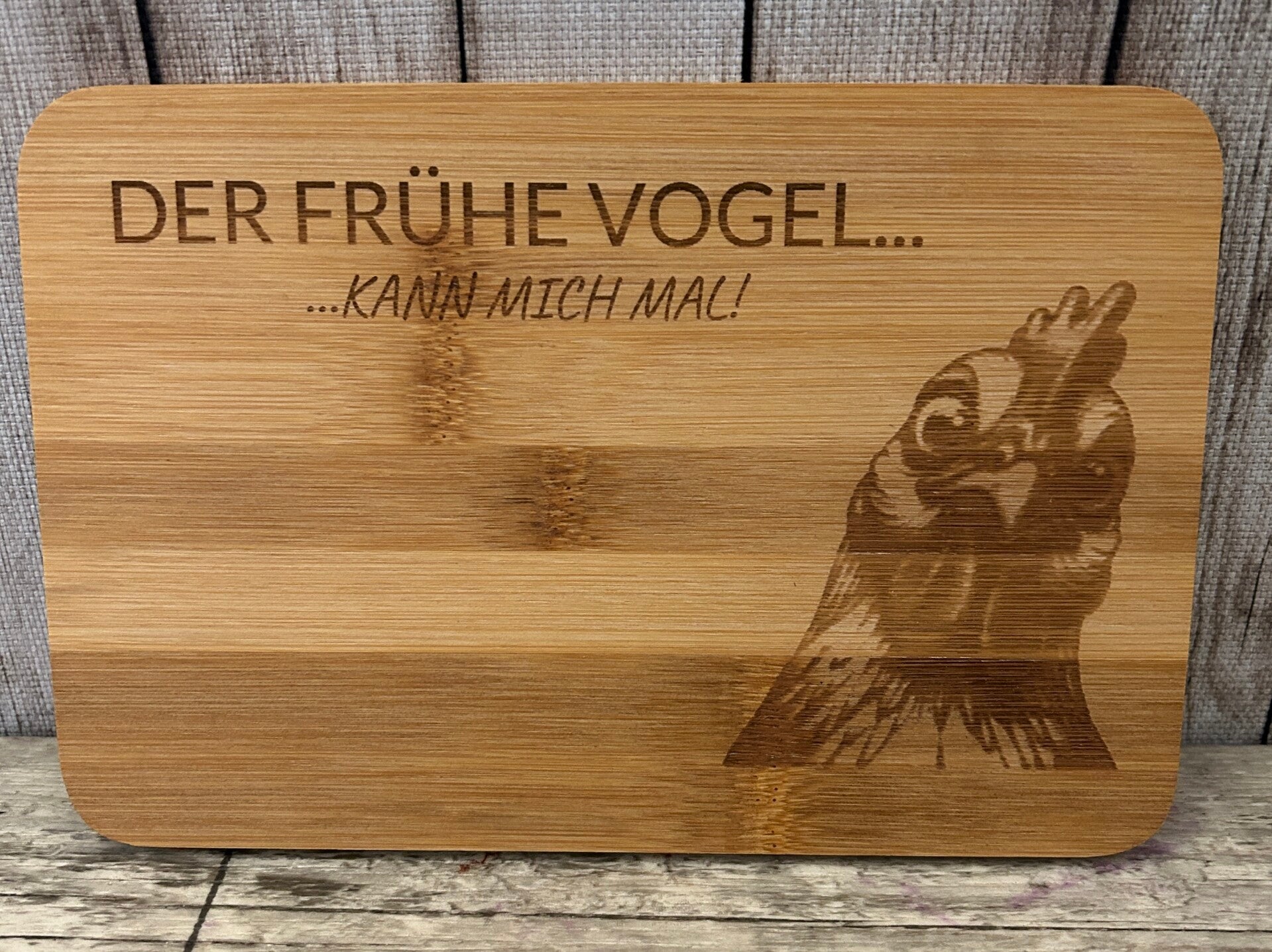 Frühstücksbrett aus Bambus „Der frühe Vogel kann mich mal“