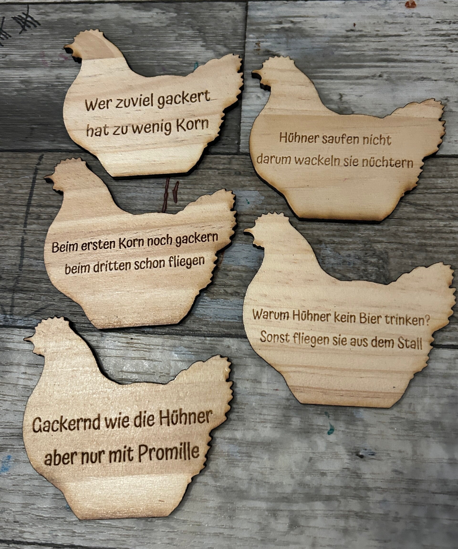 5er-Set Hühner-Untersetzer aus Holz mit lustigen Sprüchen