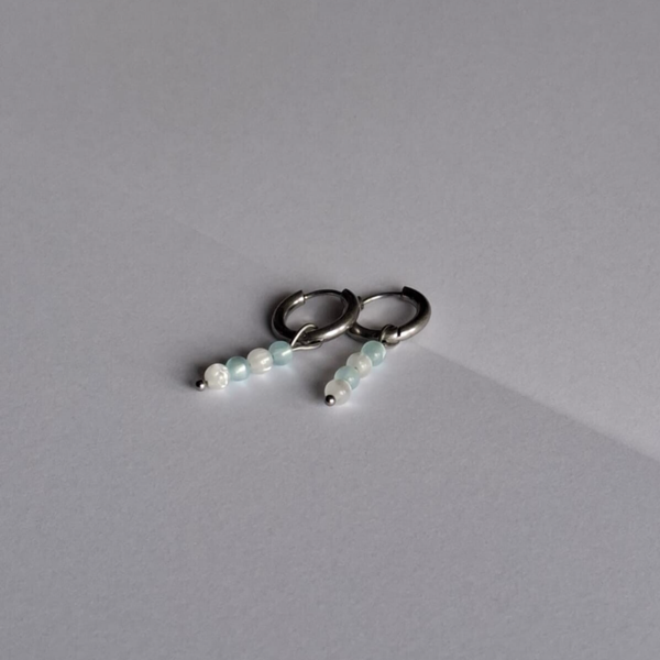 Blauw wit kralen oorbellen zilver