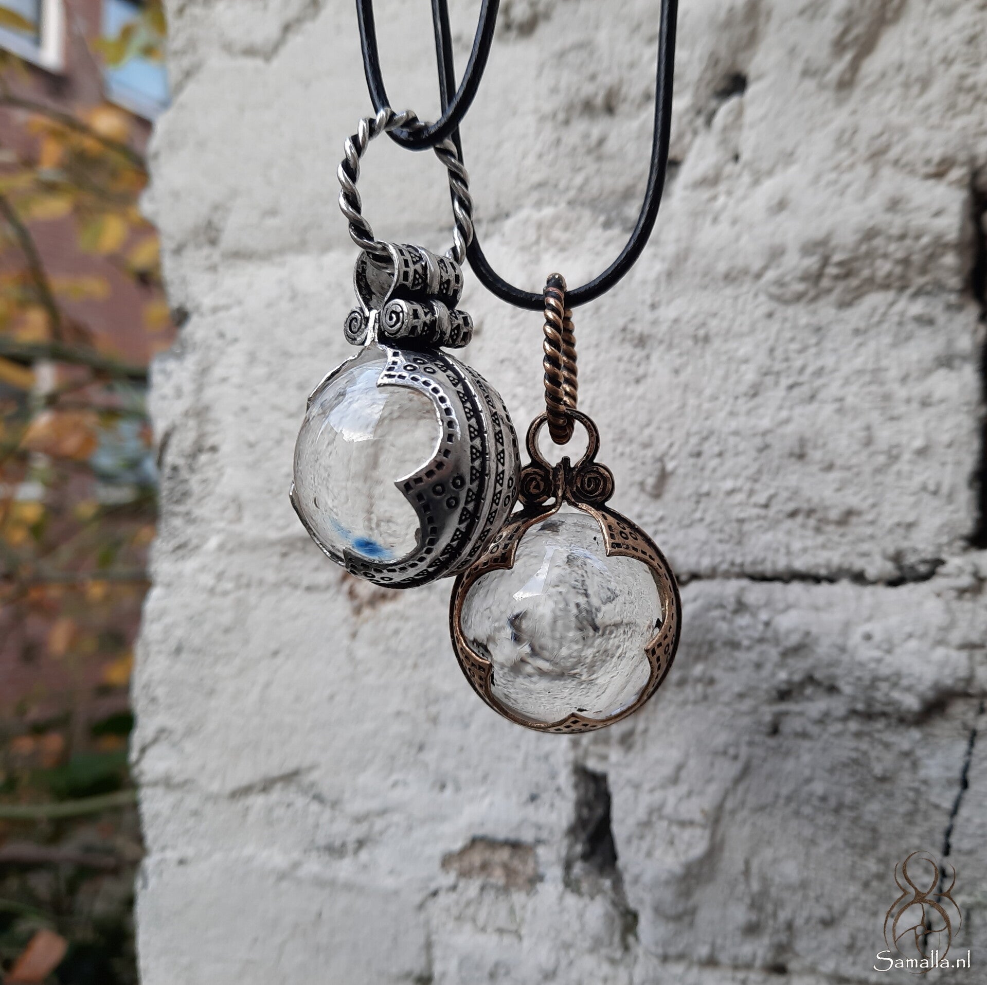 Replica van een hanger van bergkristal uit de Vikingtijd