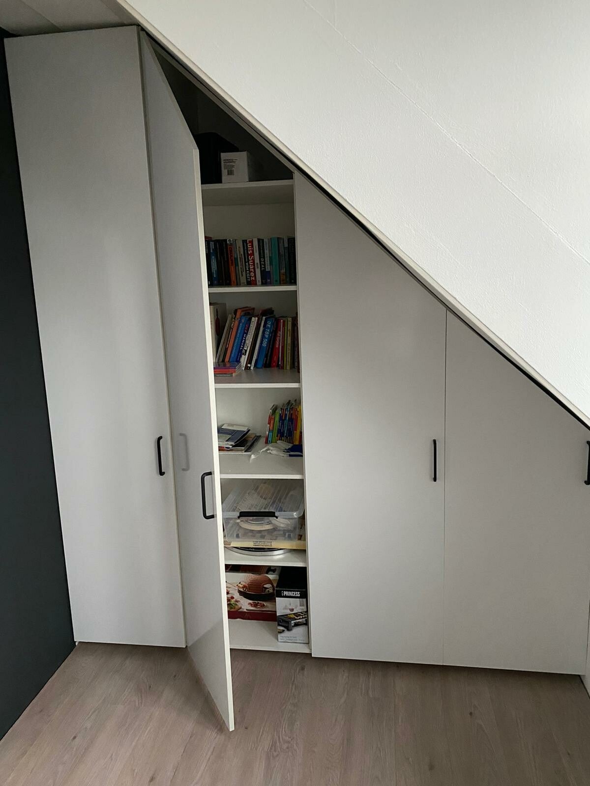 kast schuine wand maatwerk