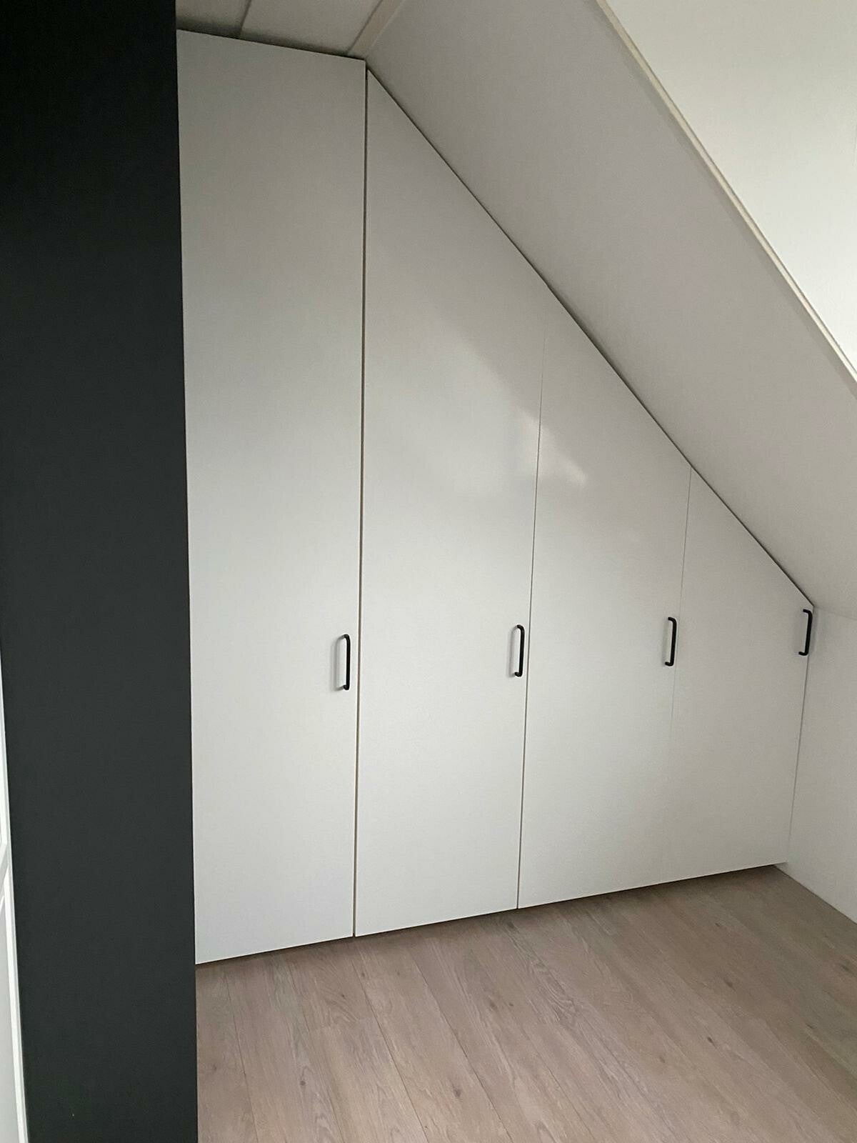 kast schuine wand maatwerk