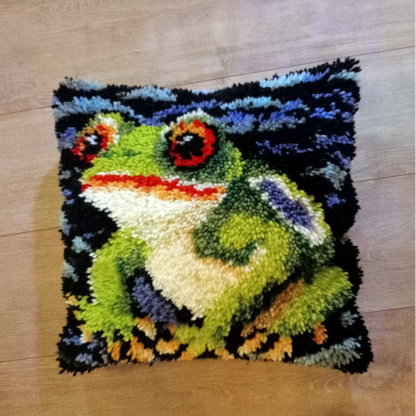Knoop kussen (handgemaakt) Kikker