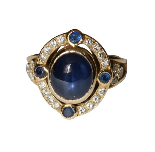 Bague cabochon de saphir et diamants