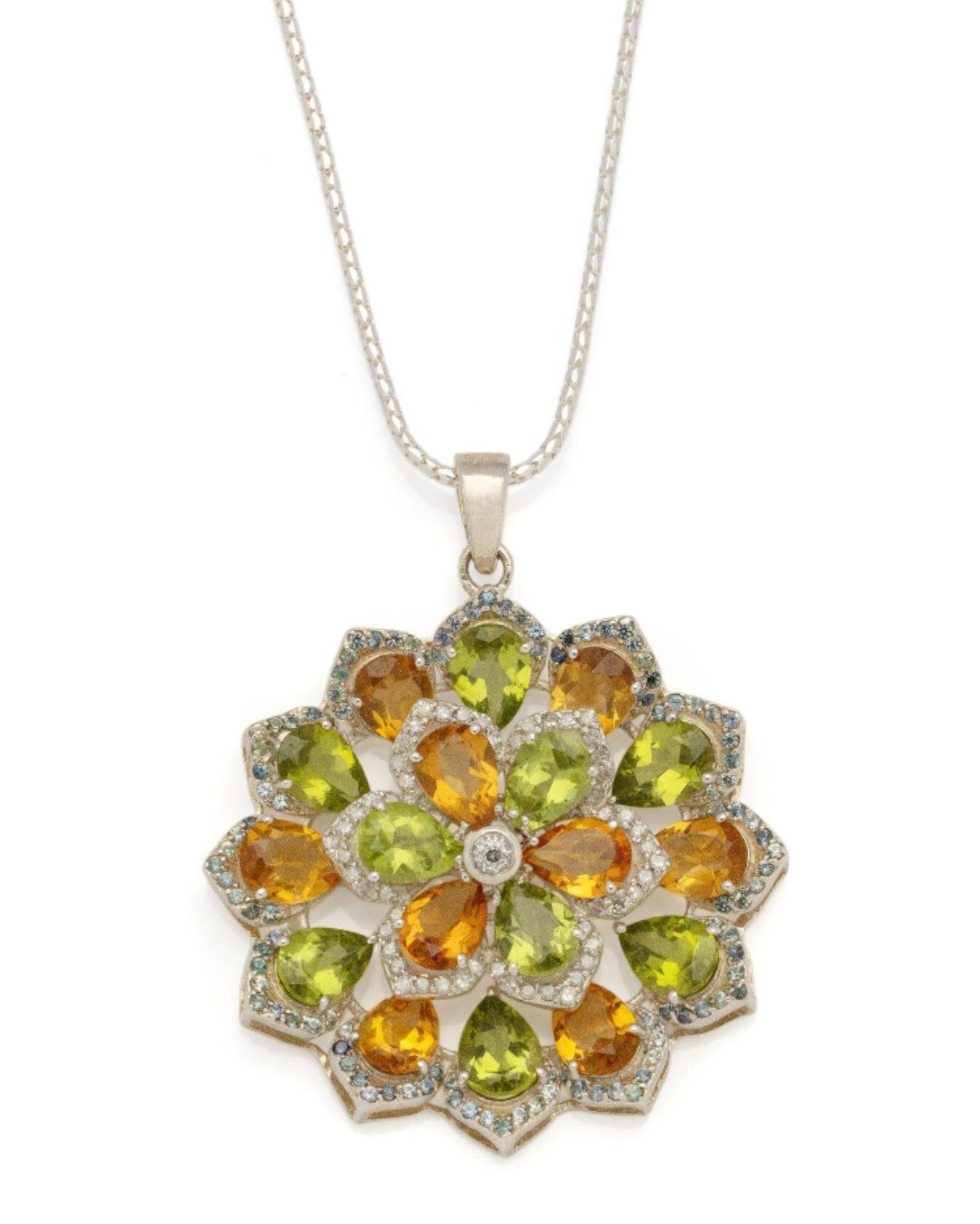 Pendentif Fleur et sa chaîne en argent