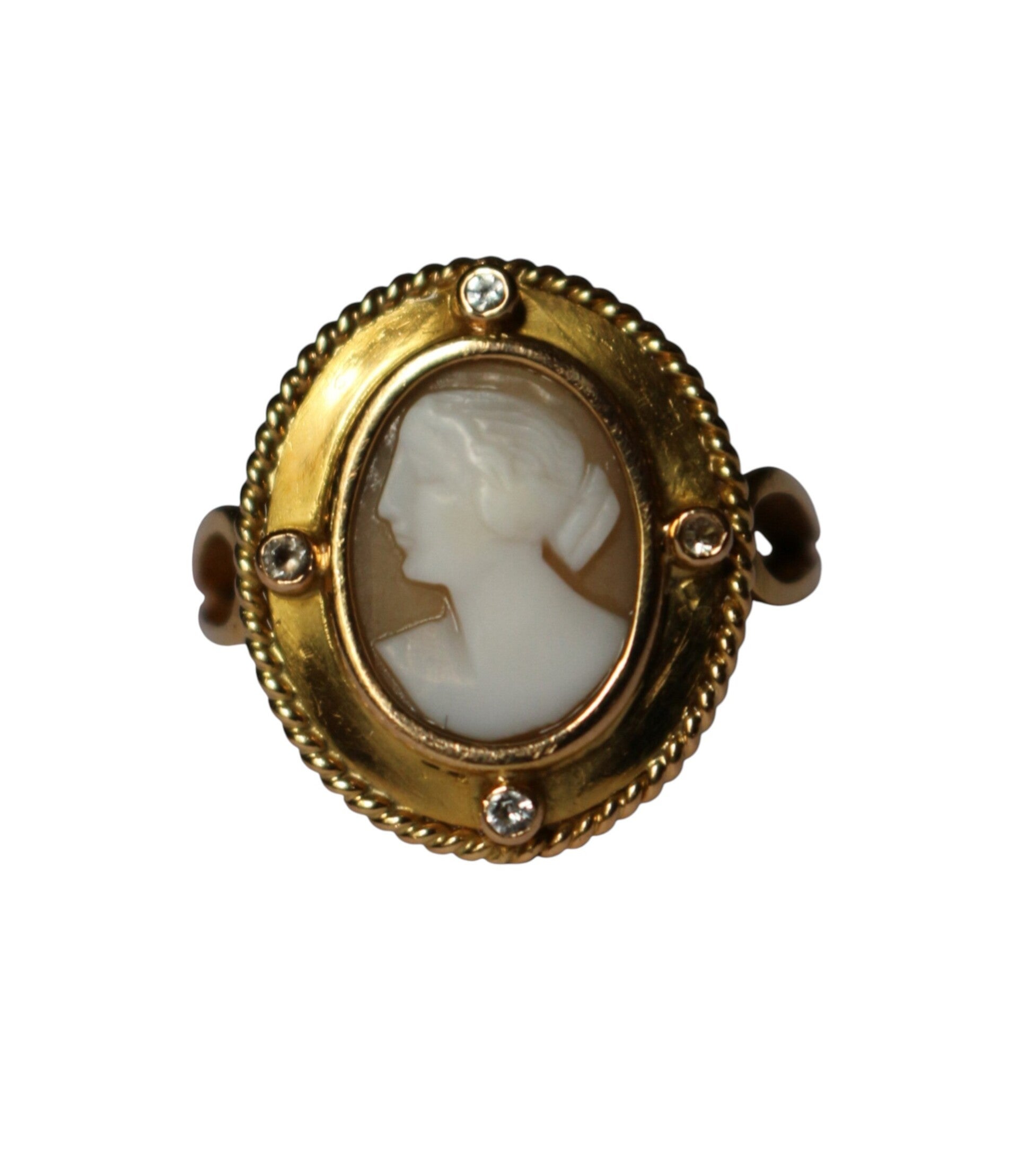 Bague ancienne camée coquille sur or jaune