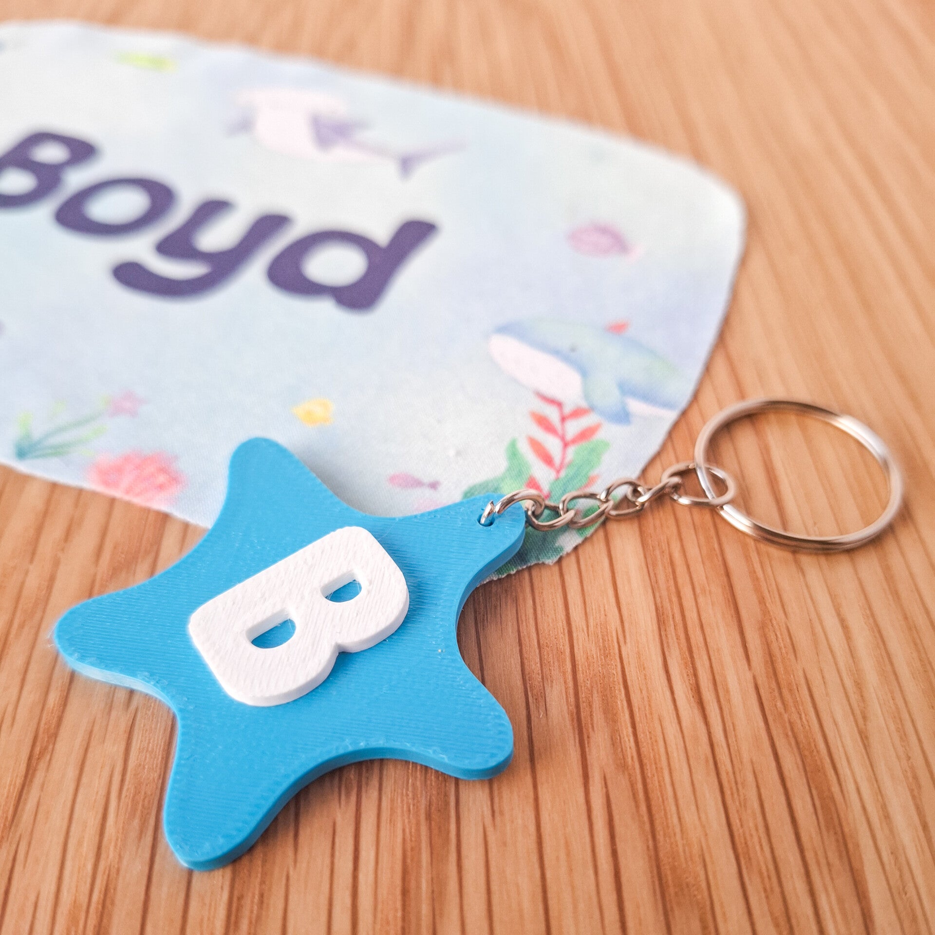 Sleutelhanger zeester met letter