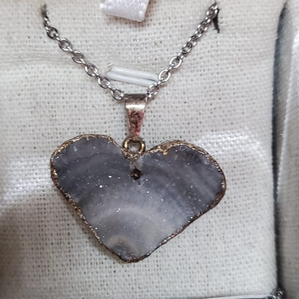 Collana in acciaio free nichel con cuore calcedonio blu
