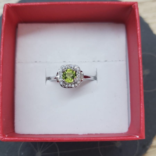 Anello regolabile in metallo Peridoto e Zirconi