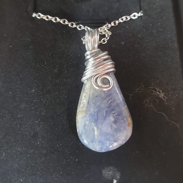 Collana in acciaio free nichel con pendente in Cianite